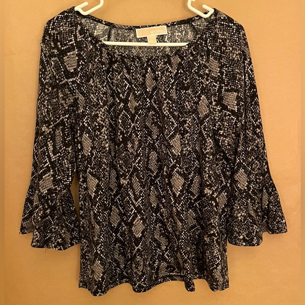 Michael Kors size medium. 3/4 length sleeves. Gray & black snake skin print.